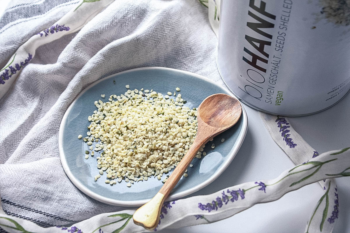 Hanfsamen ideal als Salat Topping Buntes Gemüse